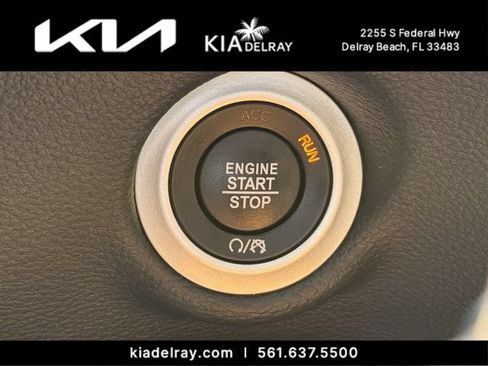 Used 2023 Chrysler Pacifica Pinnacle FWD image 33