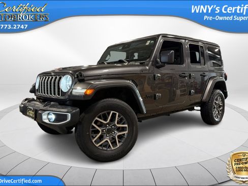 Used 2025 Jeep Wrangler Unlimited Sahara AWD/4WD image 1