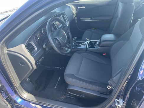 Used 2017 Dodge Charger SE w/ Power Sunroof Group AWD/4WD image 12