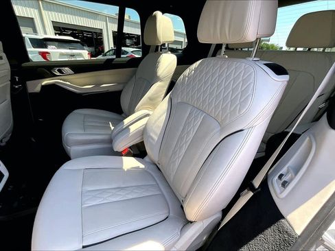 Used 2020 BMW X7 xDrive40i w/ M Sport Package AWD/4WD image 21