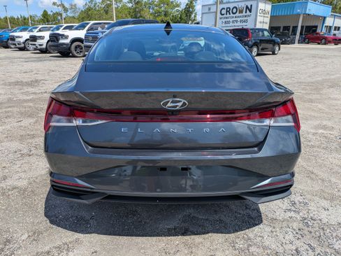 Used 2021 Hyundai Elantra SEL w/ Convenience Package FWD image 5