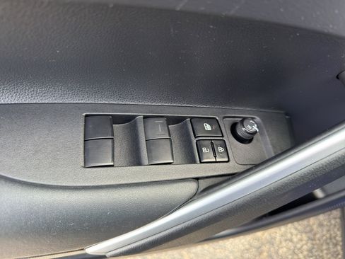 Used 2022 Toyota Corolla Cross LE image 13