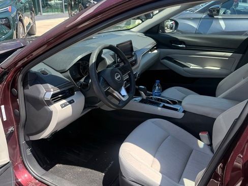 Certified 2024 Nissan Altima 2.5 SV FWD image 5