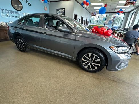 Used 2024 Volkswagen Jetta S image 11