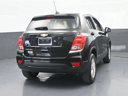 Used 2022 Chevrolet Trax LS w/ Tint and Cruise Package AWD/4WD image 5