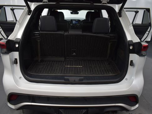 Used 2022 Toyota Highlander XSE image 27