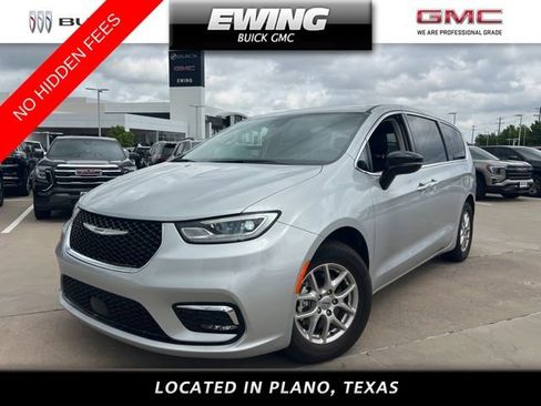 Used 2024 Chrysler Pacifica Touring-L image 1