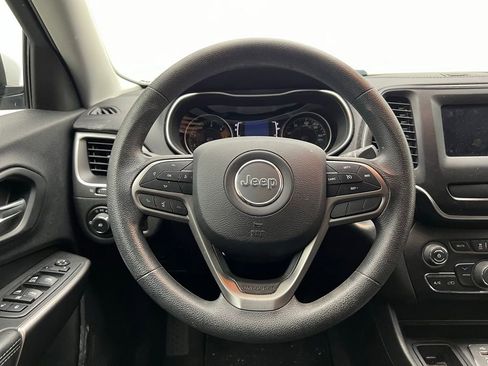 Used 2019 Jeep Cherokee Latitude w/ Popular Appearance Group FWD image 16