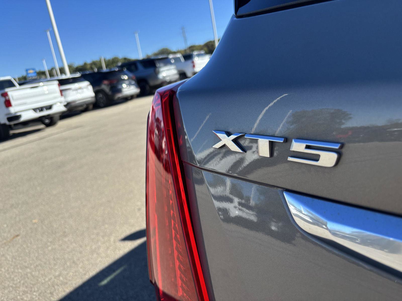 Used 2018 Cadillac XT5 FWD w/ LPO, Wheel Lock Package image 12