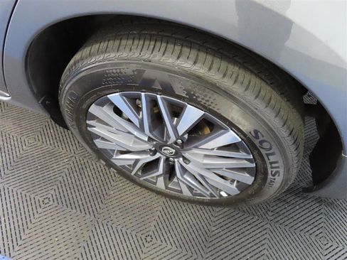 Used 2025 Nissan Altima 2.5 SV AWD/4WD image 7