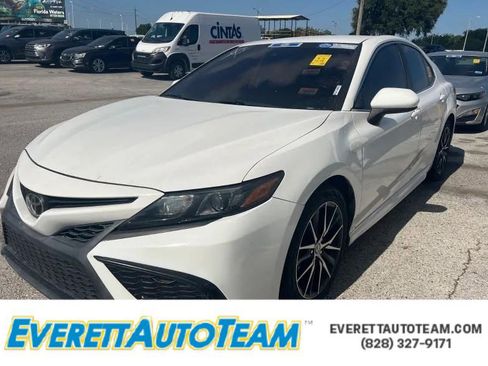 Used 2021 Toyota Camry SE FWD image 1