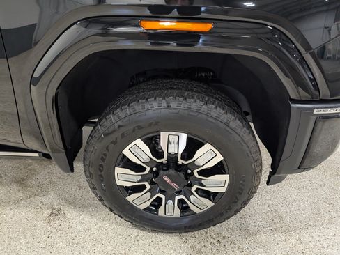 Used 2024 GMC Sierra 3500 Denali Ultimate AWD/4WD image 15