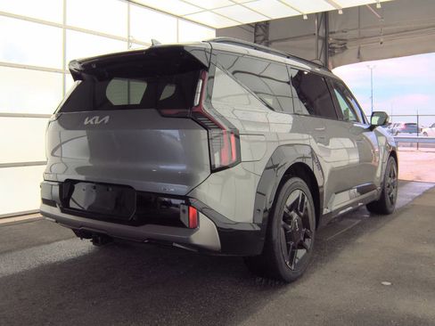 Used 2024 Kia EV9 GT-Line AWD/4WD image 3