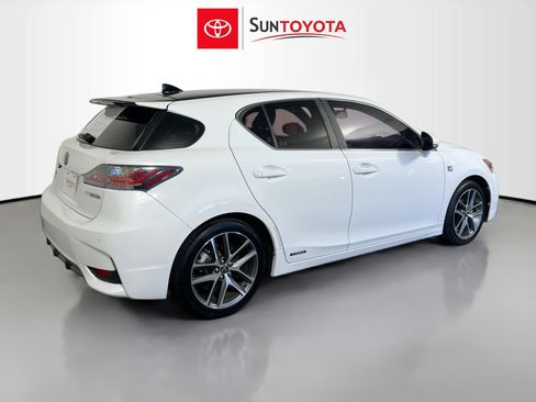 Used 2015 Lexus CT 200h w/ Navigation Package image 4