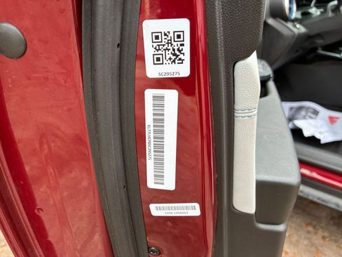 Used 2025 Chevrolet Trax LT FWD image 28