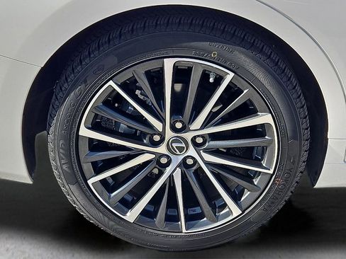 Used 2024 Lexus ES 300h w/ Premium Package image 8