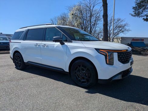 Used 2025 Kia Carnival SX w/ SX Dark Edition Package image 2