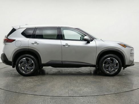 Used 2025 Nissan Rogue SV image 11