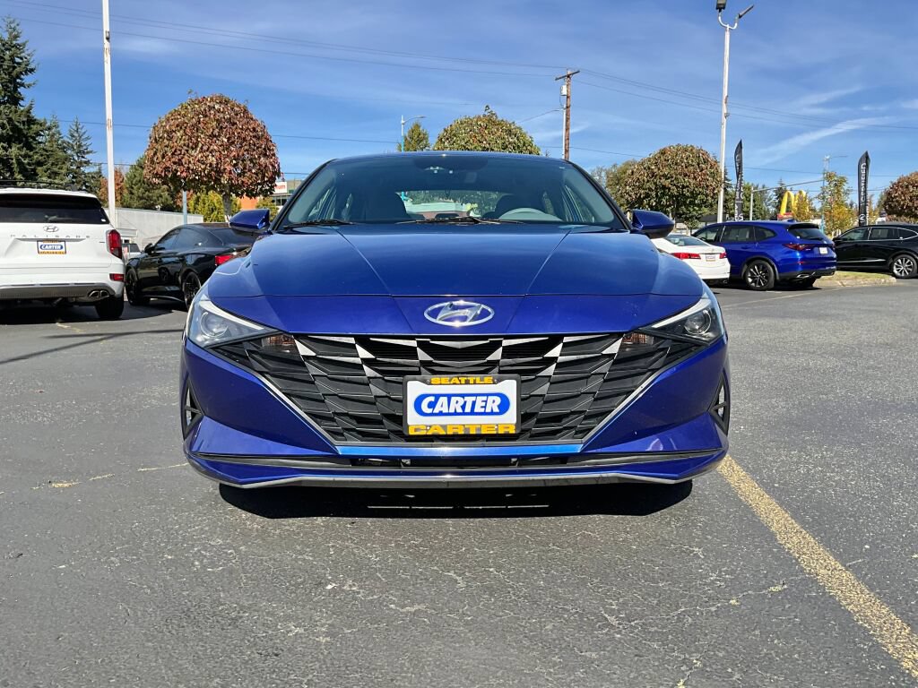 Used 2023 Hyundai Elantra SE w/ Preferred Accessory Package FWD image 2