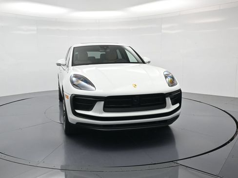 Certified 2026 Porsche Macan AWD/4WD image 33