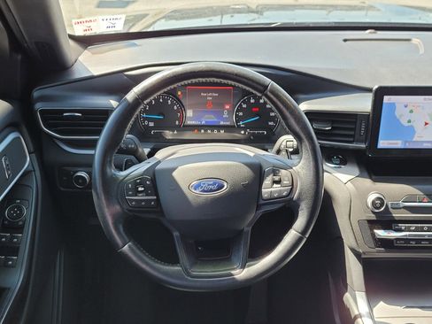 Used 2020 Ford Explorer XLT w/ Equipment Group 202A RWD image 13