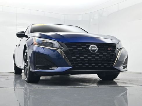 Used 2024 Nissan Altima 2.5 SR FWD image 42