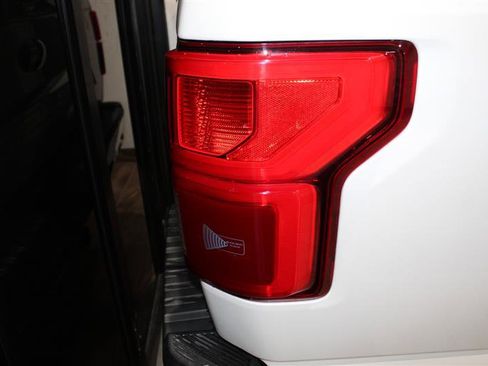 Used 2018 Ford F150 Lariat w/ Equipment Group 502A Luxury AWD/4WD image 11