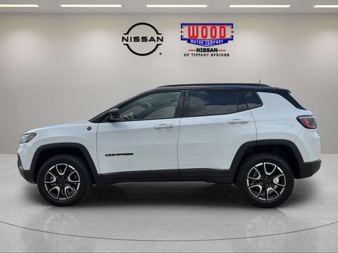 Used 2025 Jeep Compass Trailhawk AWD/4WD image 5