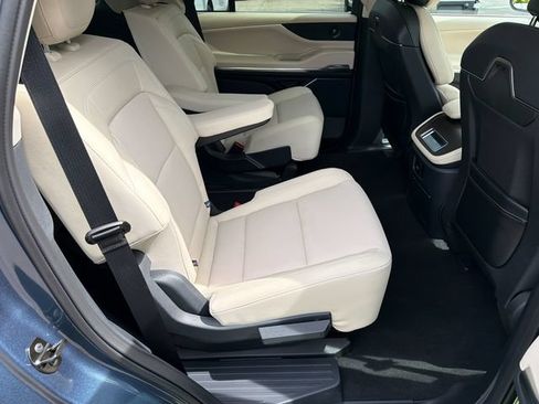 New 2027 Lincoln Navigator Premiere AWD/4WD image 19