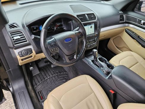 Used 2017 Ford Explorer XLT w/ Equipment Group 202A image 13