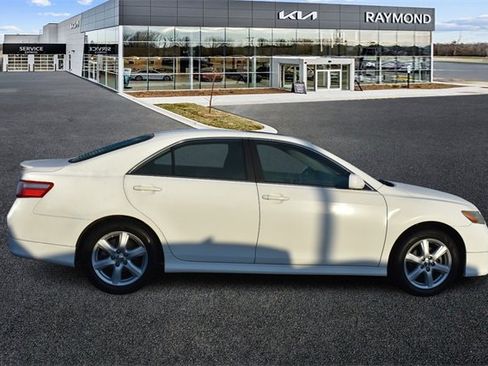 Used 2008 Toyota Camry SE image 2