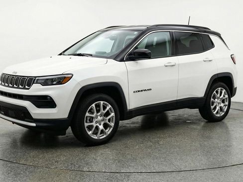 Used 2025 Jeep Compass Limited image 3