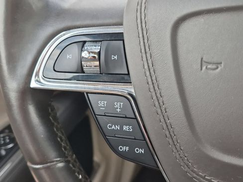 Used 2017 Lincoln Continental Reserve FWD image 25