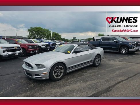 Used 2013 Ford Mustang Convertible RWD image 8