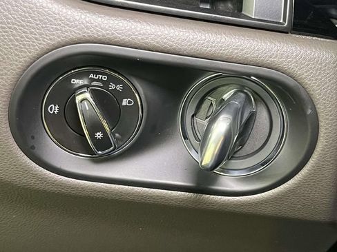 Certified 2025 Porsche Macan image 37