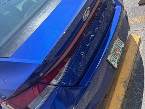 Used 2022 Hyundai Elantra SEL image 6