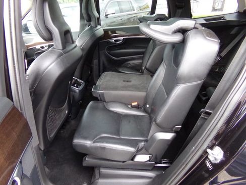 Used 2016 Volvo XC90 T6 Momentum w/ Momentum Plus Package image 11