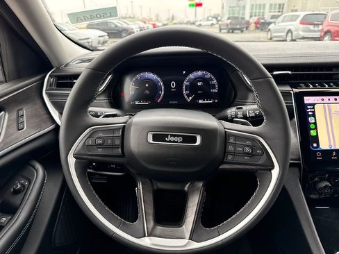 Used 2023 Jeep Grand Cherokee Limited AWD/4WD image 11