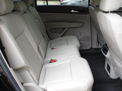 Used 2018 Volkswagen Atlas SE w/ R-Line Package FWD image 13