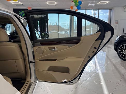 Used 2015 Lexus LS 460 w/ Comfort Package RWD image 35