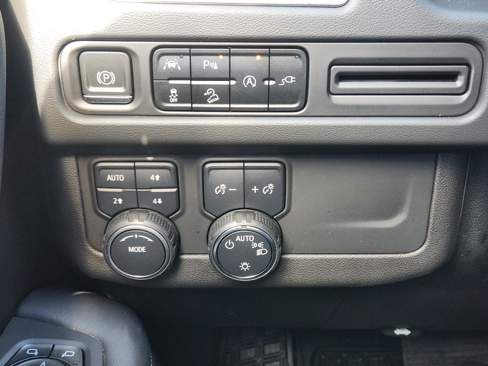 Used 2022 Chevrolet Suburban Z71 AWD/4WD image 19