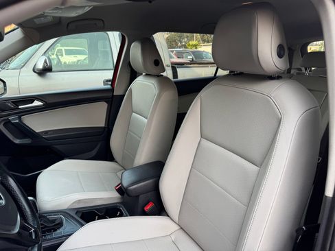 Used 2019 Volkswagen Tiguan SE FWD image 11