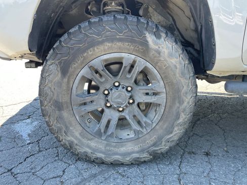 Used 2019 Toyota Tacoma SR w/ SR Convenience Package RWD image 14