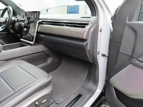 Used 2025 GMC Sierra EV Denali image 34