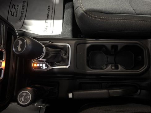 Used 2025 Jeep Wrangler Unlimited Sahara AWD/4WD image 24