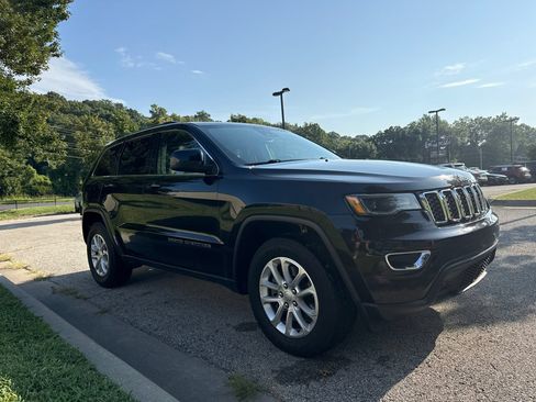Used 2021 Jeep Grand Cherokee Laredo X AWD/4WD image 3