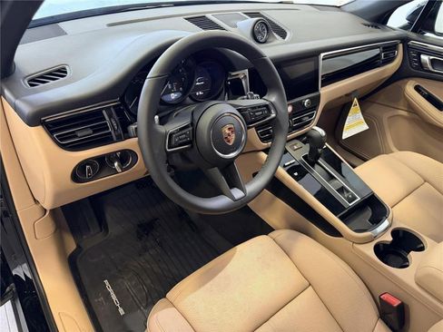 New 2026 Porsche Macan image 4
