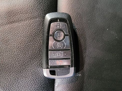 Used 2018 Ford Explorer XLT w/ Equipment Group 202A image 32