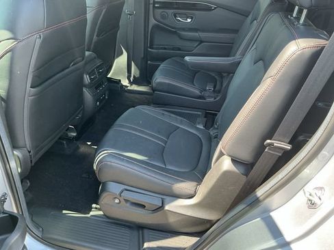 Used 2024 Honda Pilot TrailSport image 4