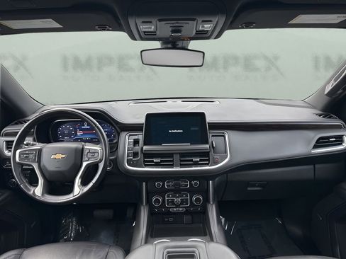 Used 2022 Chevrolet Suburban LT image 16